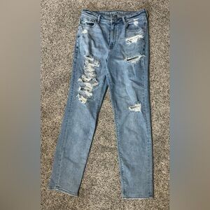 AMERICAN EAGLE Ladies destroyed stretch Mom jeans.  Size 6 long.